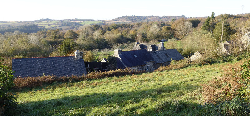 Hervé Quéré cc by sa 11/11/2021 Les maisons de Lann ar marroù vues de la route